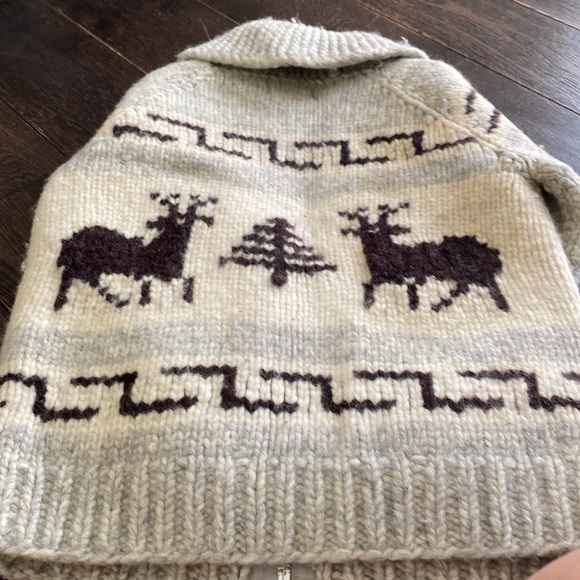 Kanata hand knits sweater - Picture 3 of 4